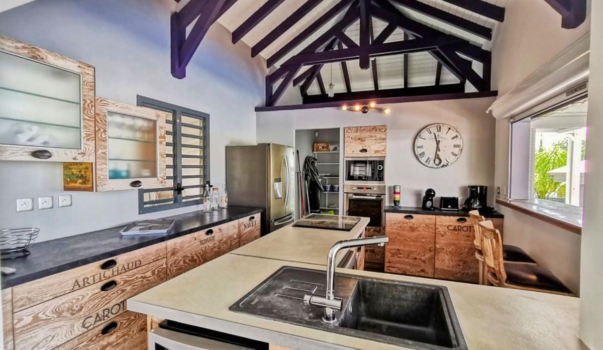 18.Location villa piscine Sainte Anne Guadeloupe_Cuisine